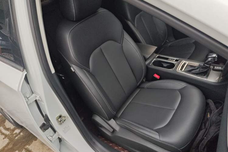 Used Roewe i6 2020 PLUS 1.6L CVT 4G Connected Glory Flagship Edition Right Front Seat