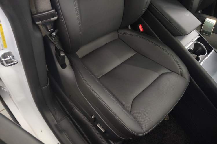 Used Tesla Model Y 2025 Long-Range All-Wheel-Drive Version