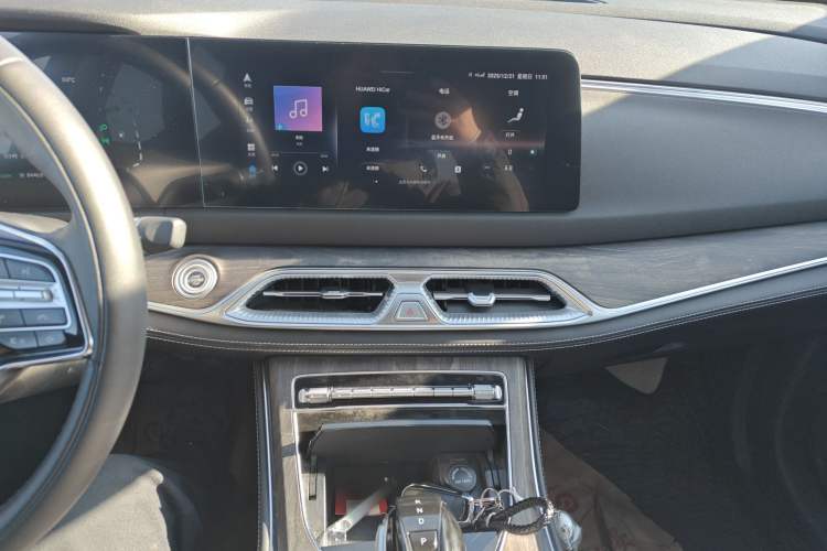 Used Landian E5 2024 Honor Edition 100KM Deluxe 7-Seater Audio And AC Panel