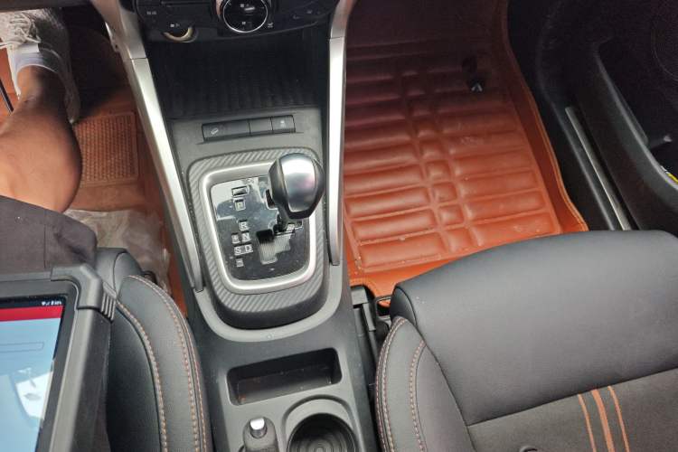 Used BYD Yuan 2017 1.5L Automatic Cool & Stylish Model Gear Lever