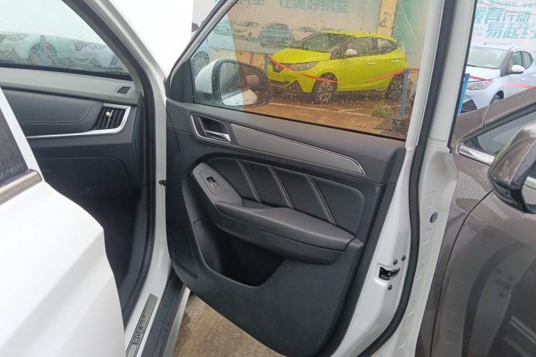 Used Roewe RX5 2016 20T Two-Wheel Drive Automatic Internet Smart Edition