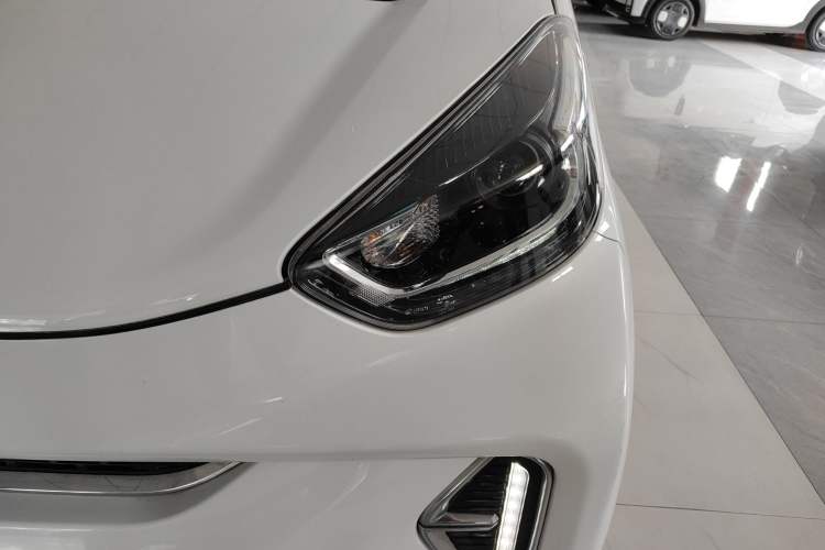 Used Chery QQ Little Ant 2022 Revised Version Sweet Pink Edition Half-Sugar Version Lithium Iron Phosphate 30.7 kWh 30 kW 301 km