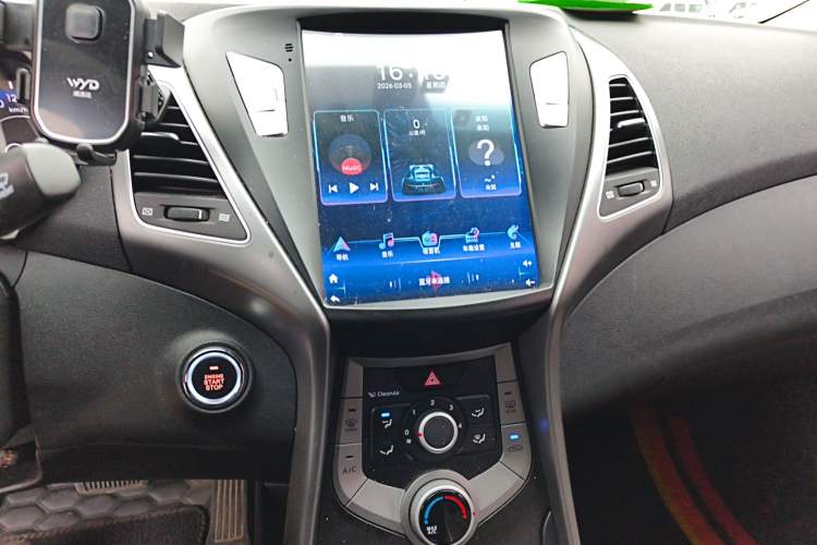 Used Hyundai Elantra (5th Generation / Langdong) 2016 1.6L Automatic Smart Version