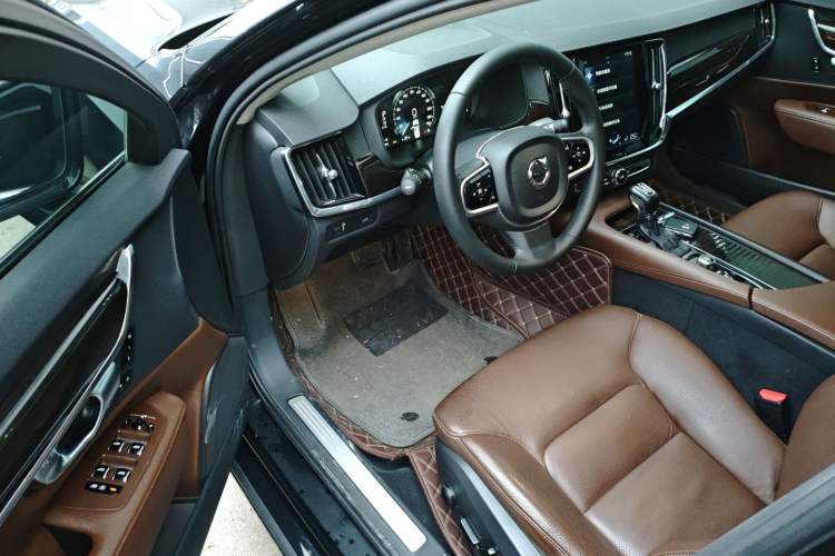 Used Volvo S90 2018 T4 Zhiyuan Edition
