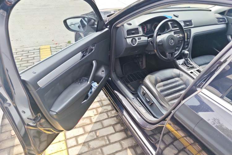 Used Volkswagen Passat 2014 1.8TSI DSG Prestige Navigation Edition
