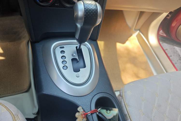 Used Nissan Qashqai 2012 2.0 XL Fire CVT 2WD Gear Lever