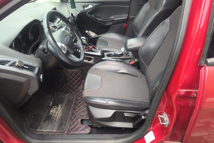 Used Ford Focus 2012 Hatchback 1.6L Automatic Fashion Edition
