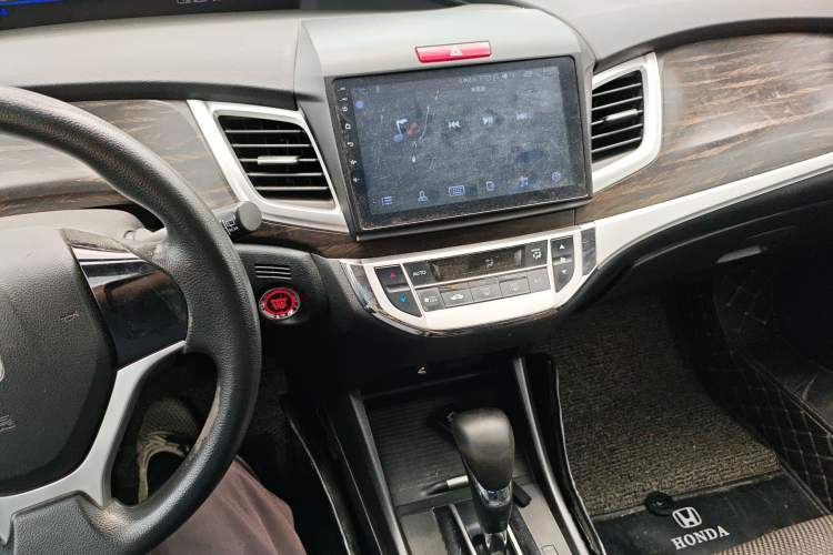 Used Honda Jade 2017 1.8L automatic Comfort version 5 seats Audio And AC Panel