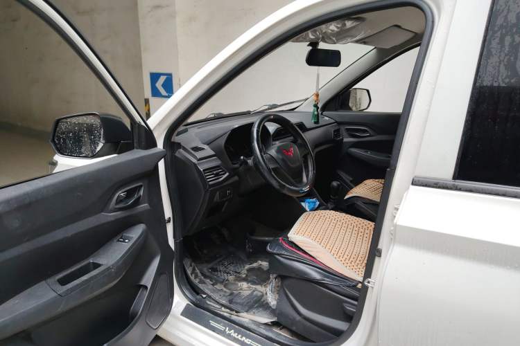 Used Wuling Hongguang 2021 1.5L Revised S Base Version with Electric Power Steering LAR
