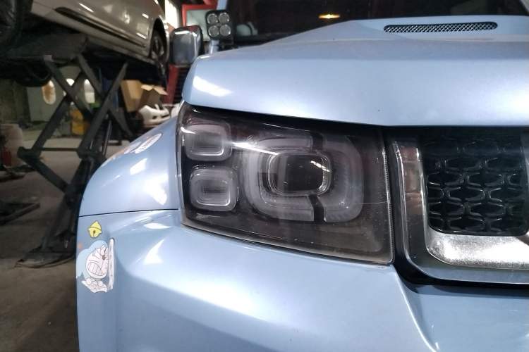 Used BAIC Off-Road BJ40 2023 2.0T Automatic Four-Wheel Drive Urban Hunter Edition Chivalrous Type Right Front Headlight