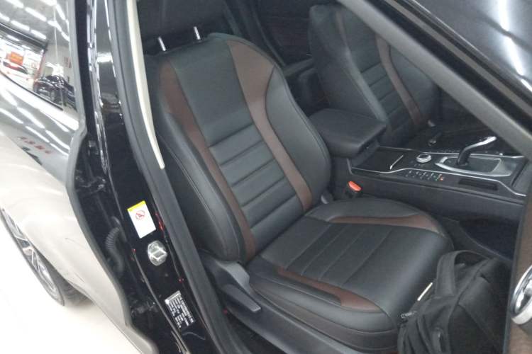 Used Wey VV5 2021 1.5T Two-Wheel Drive Color Pioneer
