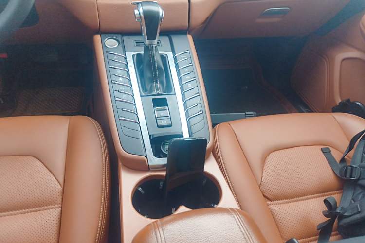 Used Zotye SR9 2017 2.0T Automatic Ultimate Light Edition
