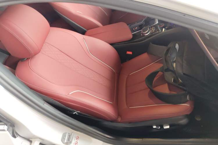 Used BMW 5 Series 2022 Second Facelift 525Li M Sport Package Right Front Seat