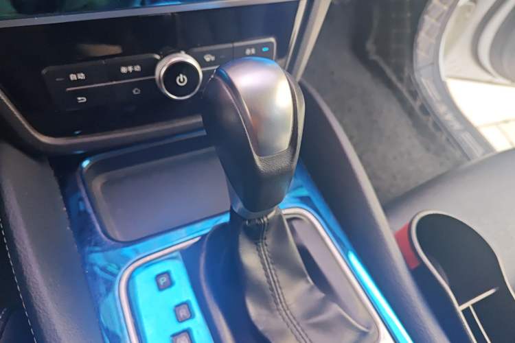 Used BYD Song MAX 2017 1.5T Automatic Smart Connect Elite 7-Seater Gear Lever