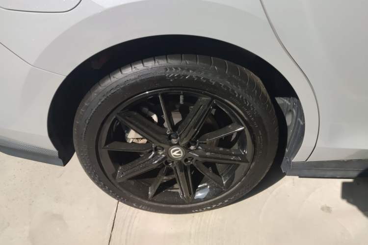 Used Changan UNI-V iDD 2023 ZhiDian iDD 1.5T 113km ZhiKu Model
