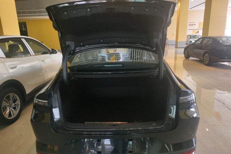 Used Nissan N6 2026 Model 180 Max Trunk