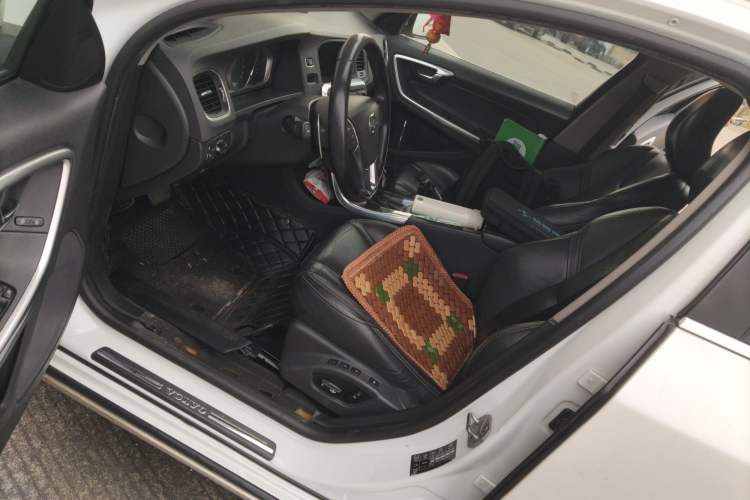 Used Volvo V60 2014 Restyled T5 Zhiya Edition
