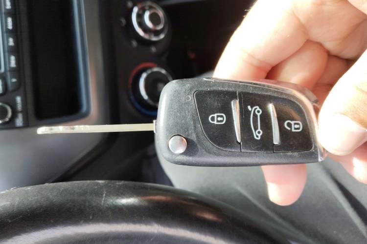 Used Kia K2 2012 Sedan 1.4L MT GLS Commemorative Edition Vehicle Key