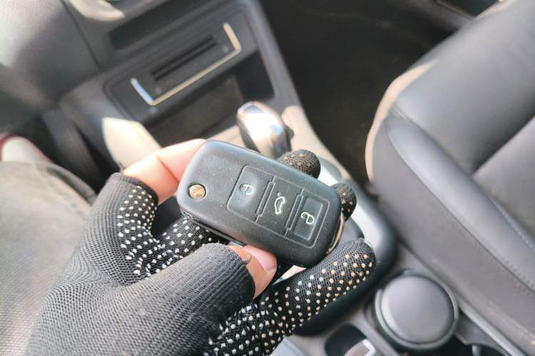 Used Volkswagen Tiguan 2015 1.8TSI Automatic All-Wheel-Drive Luxury Model Vehicle Key