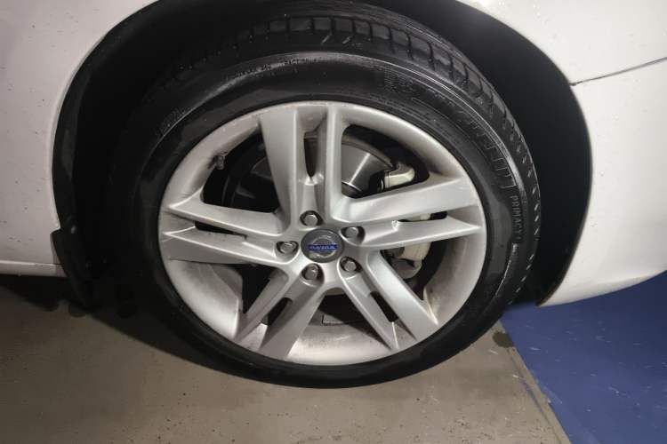 Used Volvo V60 2014 T5 Zhiya Edition Right Front Wheel Hub