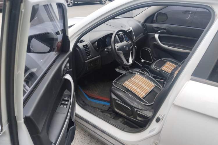Used CHANGAN CS35 2016 1.6L Manual Luxury Model China IV Standard
