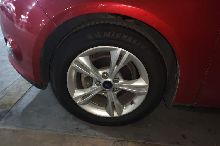 Used Ford Focus 2012 Hatchback 1.6L Automatic Fashion Edition Left Front Wheel Hub