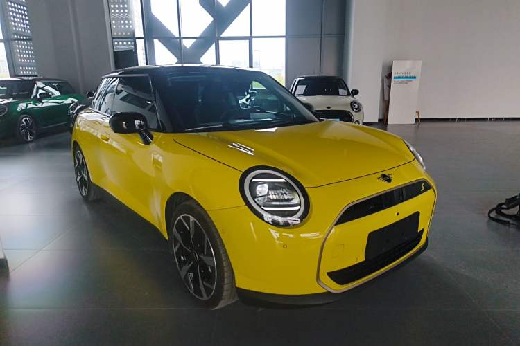 Used MINI Electric COOPER 2024 452km COOPER SE Artist
