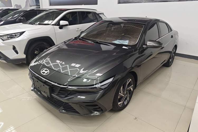 Used Hyundai Elantra 2023 1.5L CVT LUX Prestige Edition