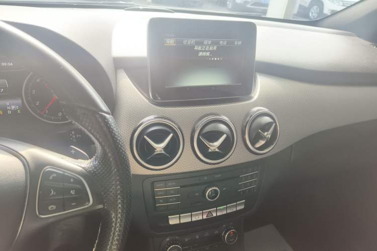 Used Mercedes-Benz B-Class 2015 B 200 Fashion Model Audio And AC Panel