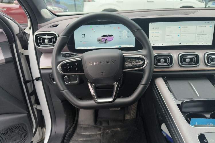 Used Chery Tiggo 9 2025 2.0T Automatic Two-Wheel Drive Luxury Edition 5 Seats Steering Wheel