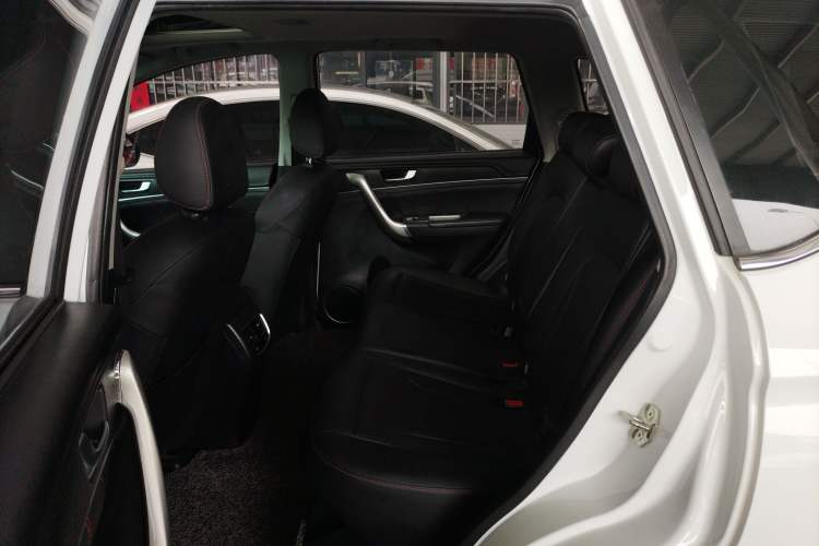Used Haval M6 2018 Revised Version 1.5T DCT Two-Wheel Drive Elite Edition Left Rear Seat