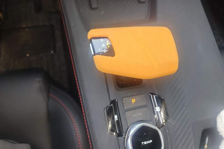 Used CHANGAN OSHAN Z6 2022 Blue Whale 1.5T DCT Smart Navigation Model
