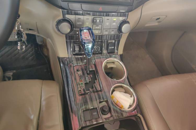Used Toyota Highlander 2009 2.7L Two-Wheel Drive 7-Seater Luxury Edition Gear Lever