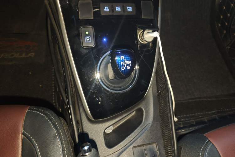 Used Toyota Corolla 2018 Dual-Engine 1.8L E-CVT Smart Edition Gear Lever