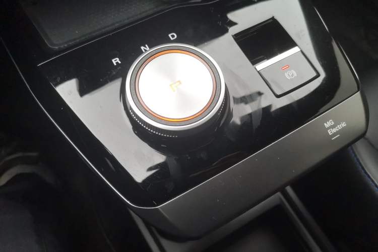 Used MG 4 EV 2022 520 km Luxury Edition Gear Lever