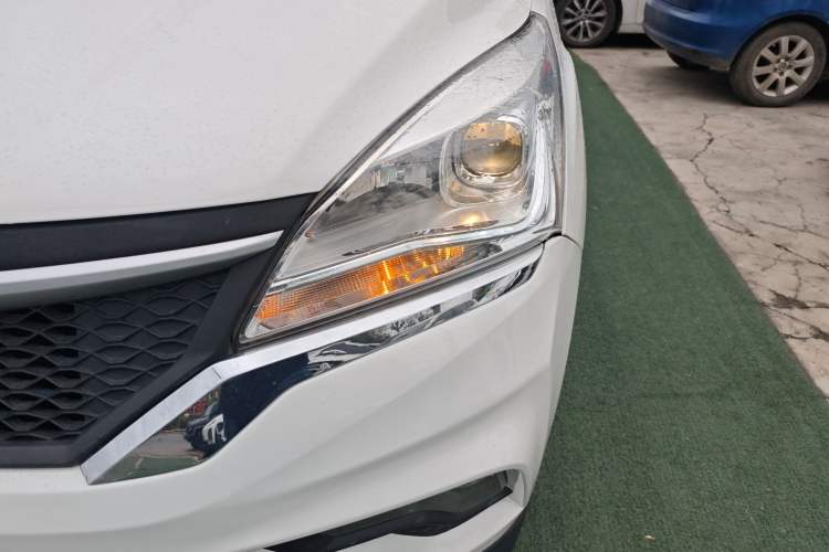 Used HYOSOW H3 2015 1.5L manual Comfort trim level
