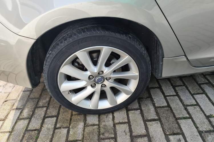 Used Volvo S60 2014 S60L 2.0T Zhiyuan Edition
