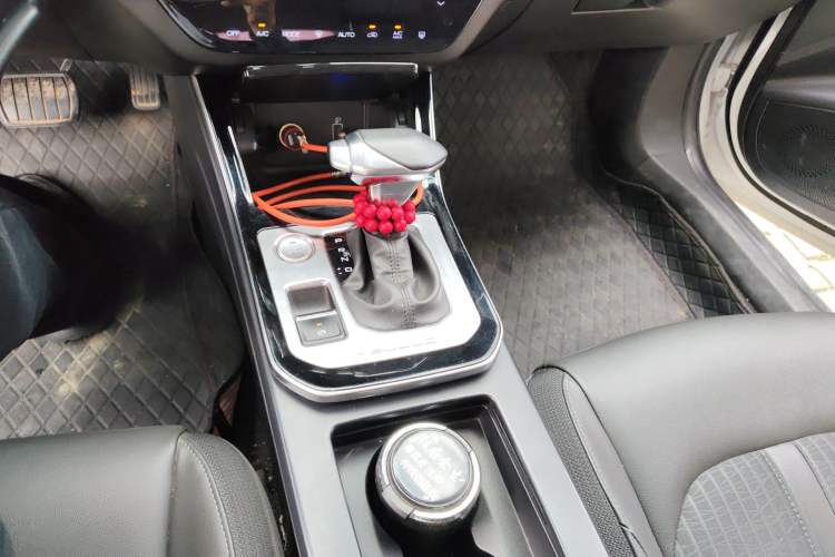 Used Dongfeng Aeolus Yixuan 2020 230T Automatic Cool Edition Gear Lever