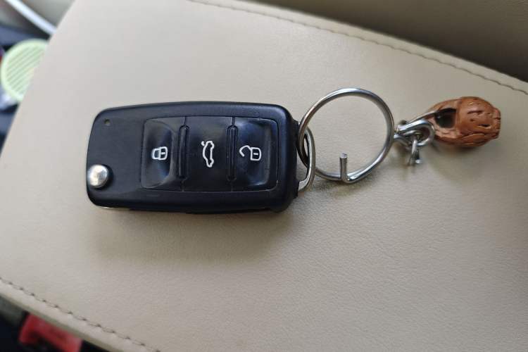 Used Skoda Octavia 2012 1.6L Manual Yijun Edition Vehicle Key