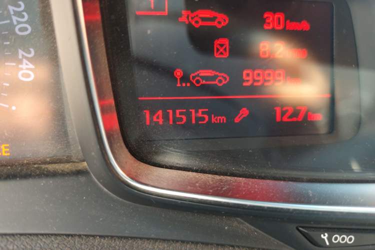 Used DS 5LS 2016 1.6T Comfort Edition THP160 Odometer Close Up