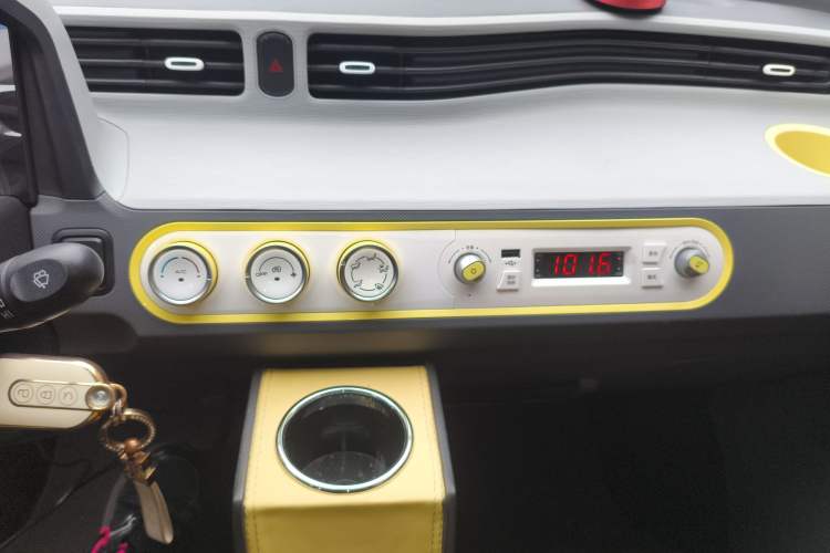 Used Wuling Hongguang MINIEV 2022 Macaron Premium Model – Lithium Ternary Battery Audio And AC Panel