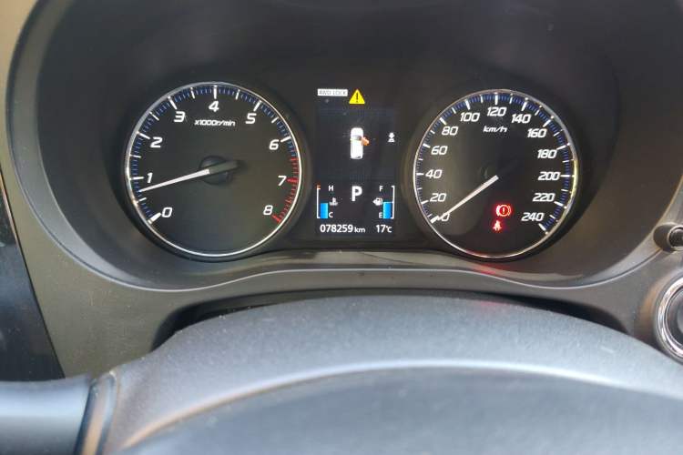 Used Mitsubishi Outlander 2018 2.4L 4x4 Luxury Edition 7-Seater Odometer Close Up