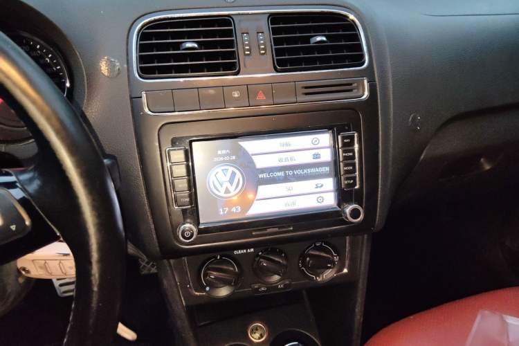 Used Volkswagen Polo 2016 1.6L Automatic Comfort Model
