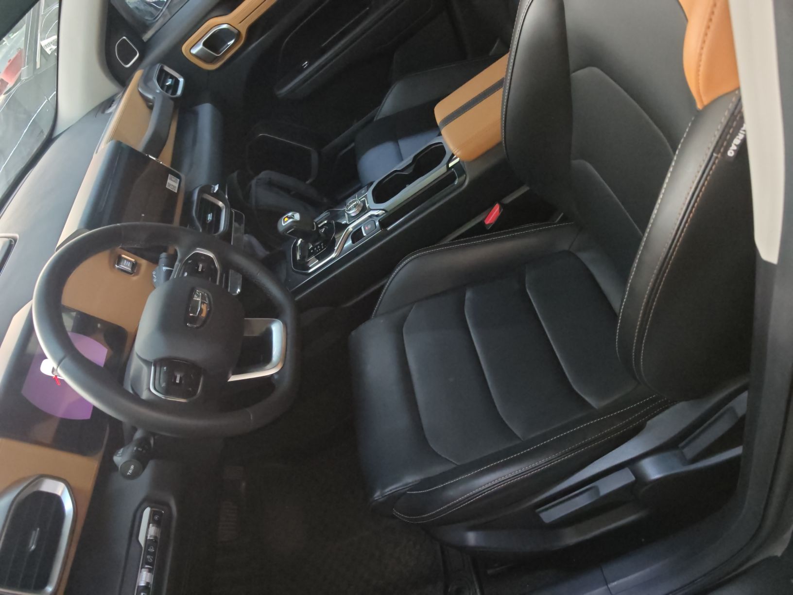 المقاعد الأمامية داخل السيارة