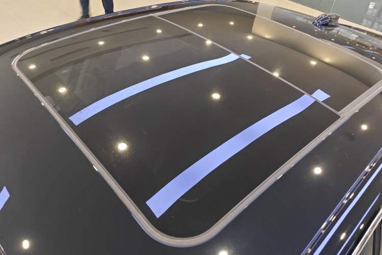 Used Hongqi H5 2024 1.5T DCT Smart Connect Flagship Edition Roof