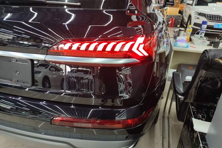 Used Audi Q7 2021 55 TFSI quattro S line Sport model
