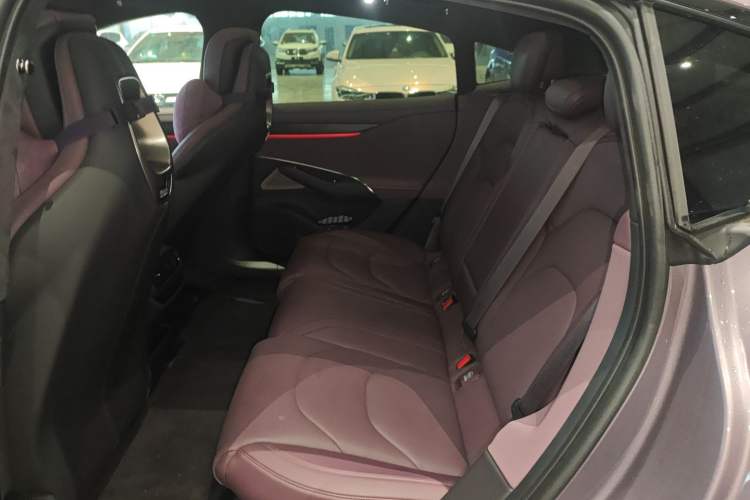 Used Xiaomi Auto SU7 2024 Four-Wheel Drive Ultra-Long Range Advanced Intelligent Driving Max Edition
