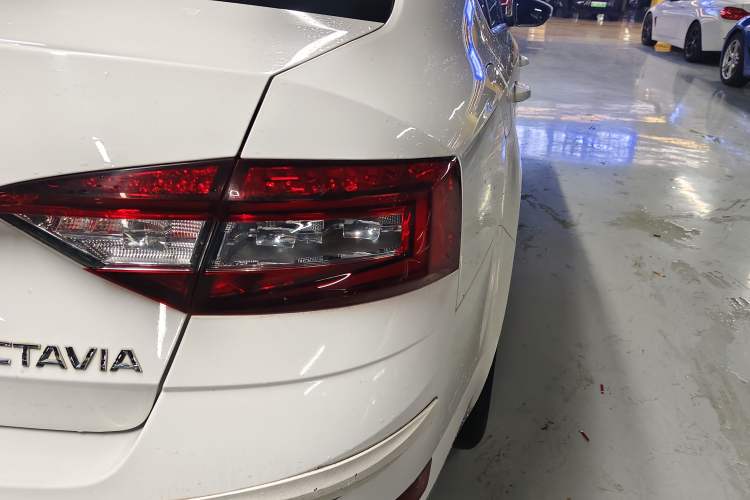 Used Skoda Octavia 2022 1.5L Automatic Comfort Edition Right Rear Taillight