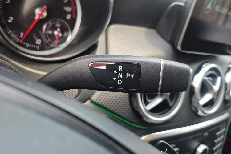 Used Mercedes-Benz GLA 2018 GLA 220 4MATIC Sport Edition Gear Lever