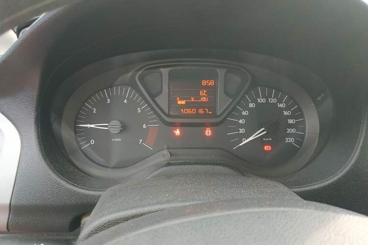 Used Citroen Elysee 2015 Zhishang Edition 1.6L Manual Fashion Model